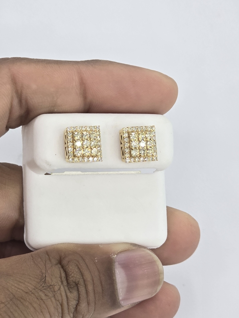 Real Diamond 10kt Gold Stud Earring